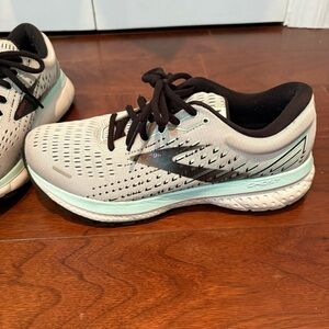 Brooks Women's Athletic Shoes - Ghost 13